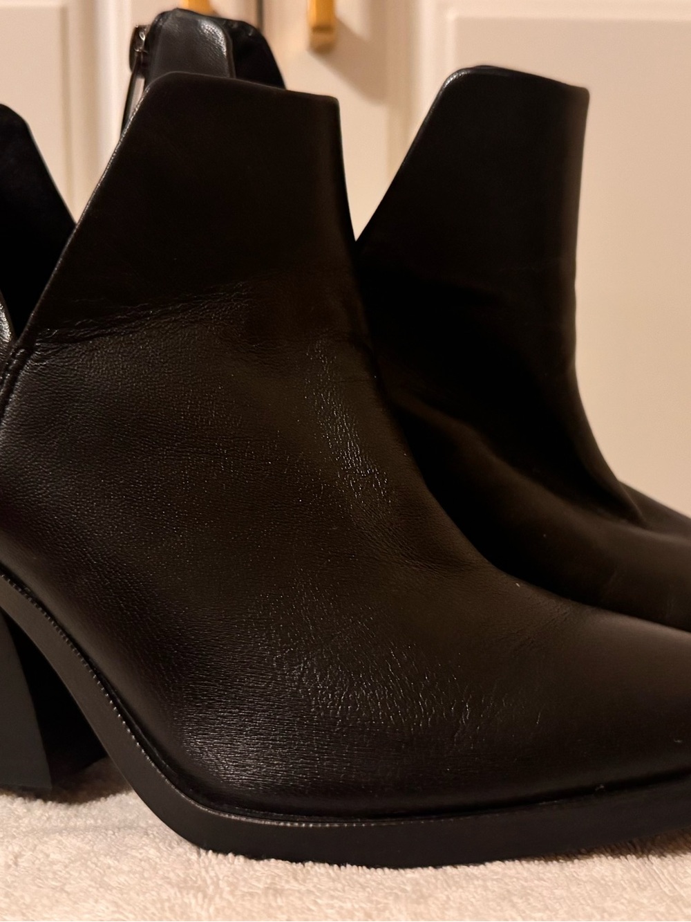 Vince Camuto Gigietta Black Leather Ankle Boots Size 6.5 /37